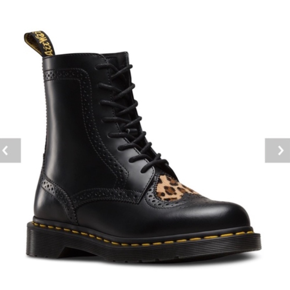 ISO Dr Martens Bentley II Heart boots size 8